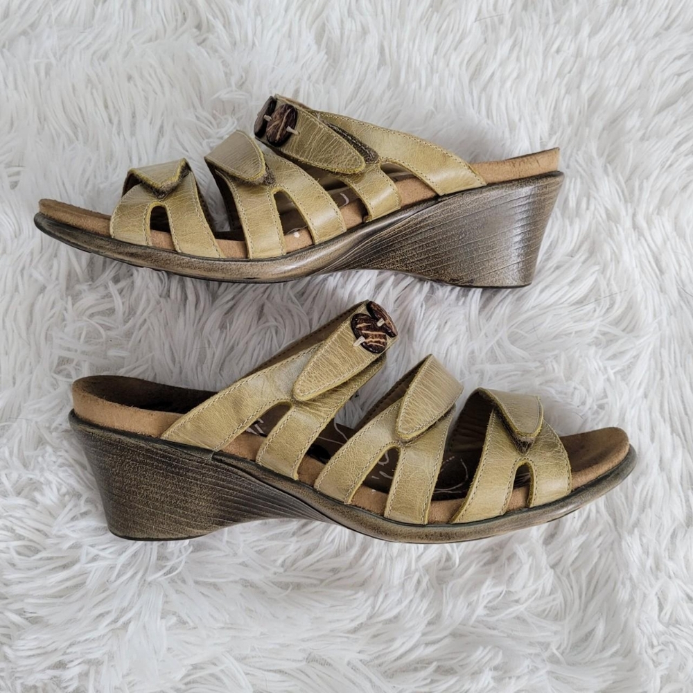 Romika Maui wedge sandals, size 39 (fits like an 8) Olive Green